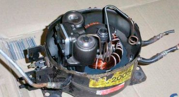 Mga tagubilin para sa pag-disassembling ng compressor mula sa ref nang walang isang gilingan