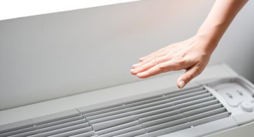 Paano punan ang air conditioner sa iyong sariling mga kamay