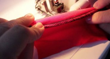 Mga uri ng iba't ibang mga seams sa overlock (papel, flat, flush)